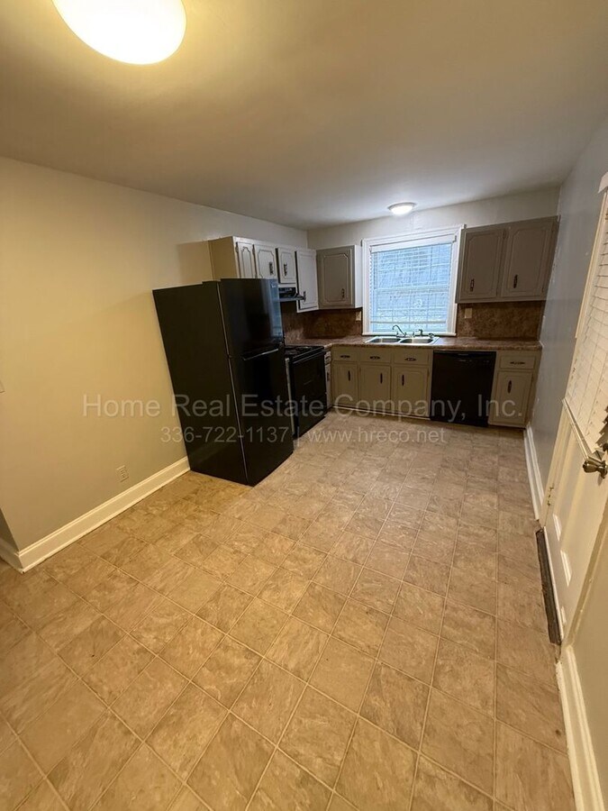 Photo - 624 W End Blvd Unidad A-1