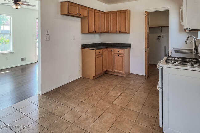 Photo - 202 Keller St