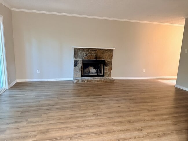 Photo - 313 Heath Dr