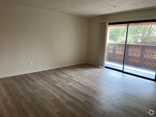 Building Photo - Spacious Condo - Fantastic Location Unit 309