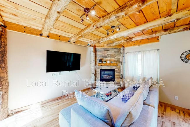 Photo - 1105 W Overland Pass Dr