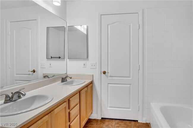 Photo - 8940 Emery Lake St