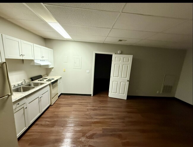 Building Photo - 1743 Culbertson Ave Rental