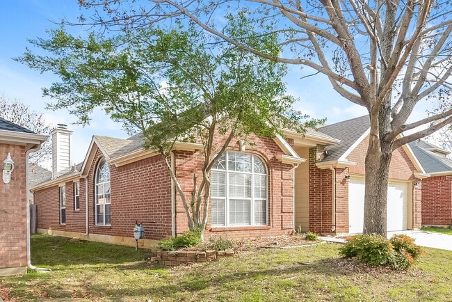 Photo - 802 Lake Bridge Dr