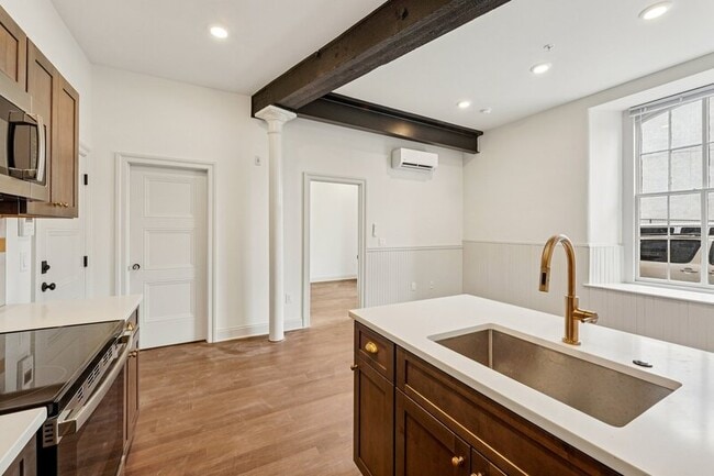 Photo - 401 Martin St