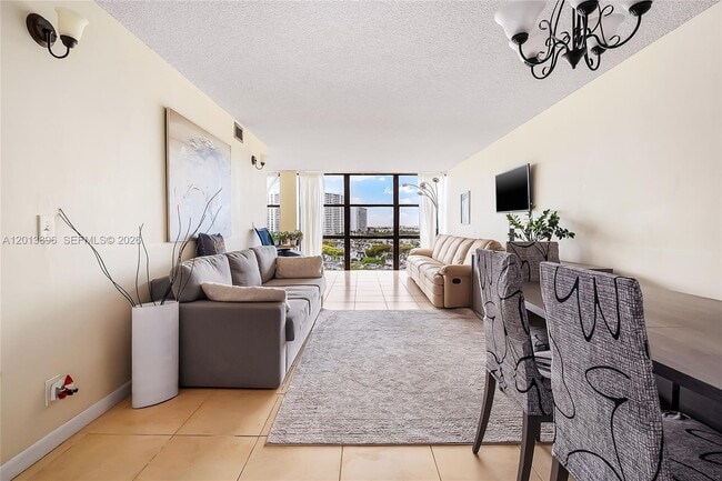 Building Photo - 800 Parkview Dr Unit 901