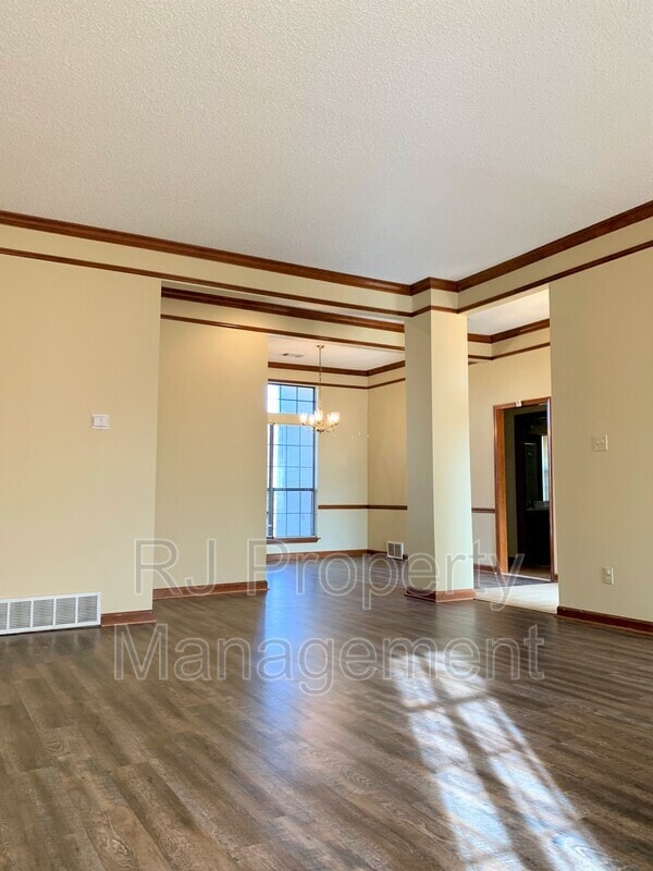 Photo - 6678 Spencer Forest Cove W