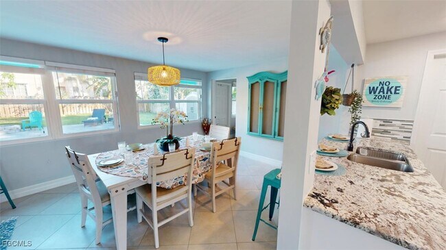 Photo - 560 E Valley Dr