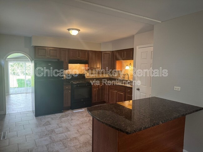 Photo - 17729 Community St
