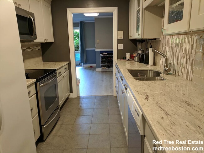 Building Photo - 53 Angleside Rd Unit 1