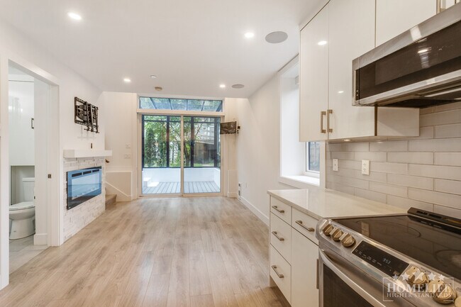 Photo - Modern 3 Bedroom, 2 Bathroom Laneway Home in South Vancouver Unit Laneway House 6623