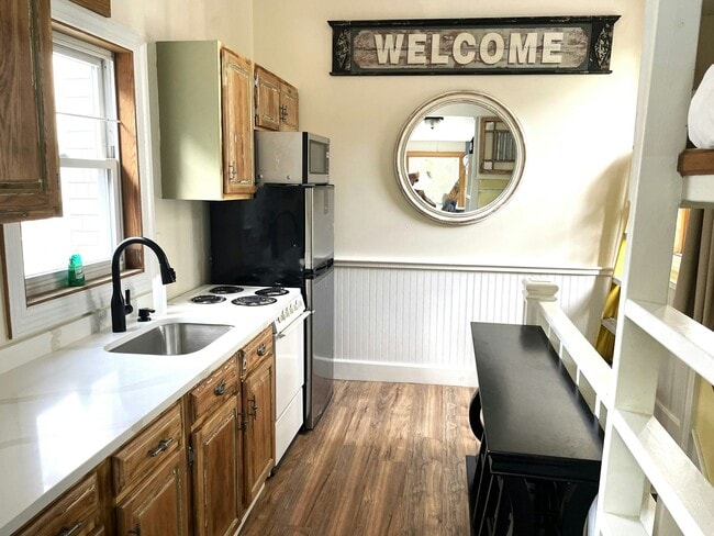 Building Photo - 54 Center St Unit 1