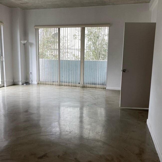 Photo - 234 NE 3rd St Unidad 201