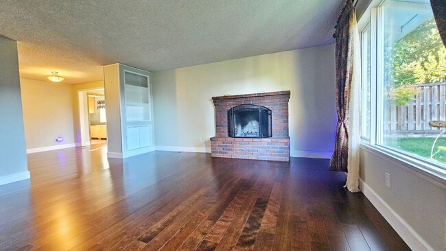 Photo - Charming 4 Bed 2 Bath Rambler with Office/Den in Benson Hilll, Renton WA.
