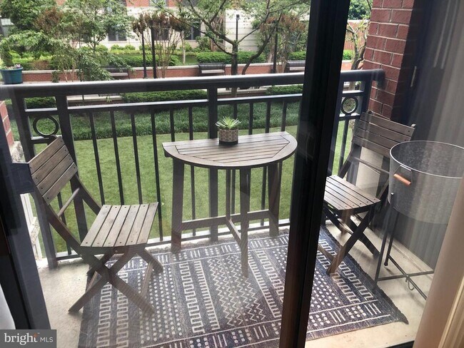 Photo - 1021 N Garfield St Apartamento Unidad 222