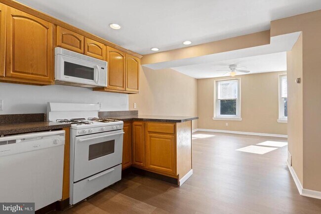 Photo - 400 Green Ln