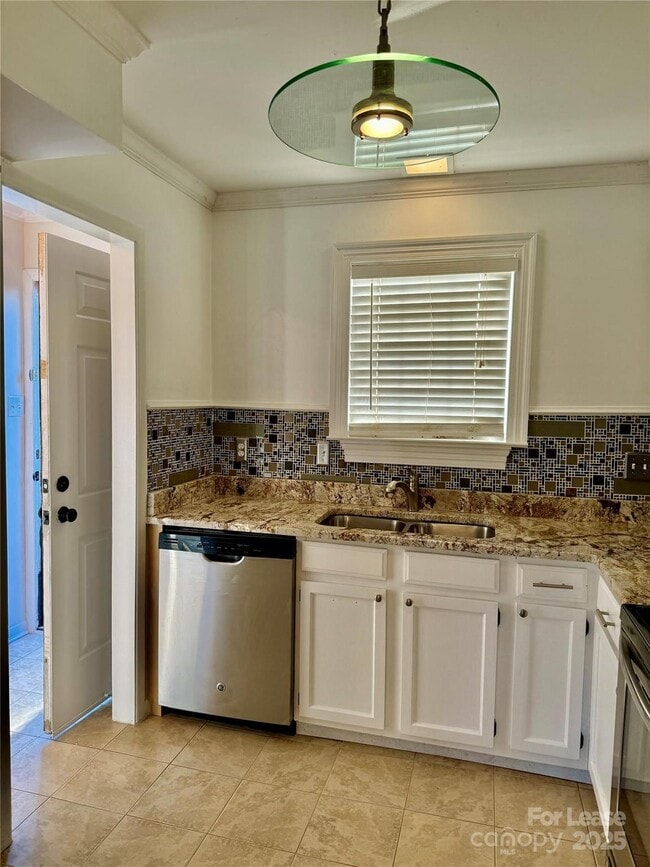 Photo - 6130 Heathstone Ln