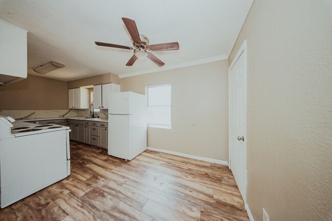 Photo - 2610 NW Lindy Ave