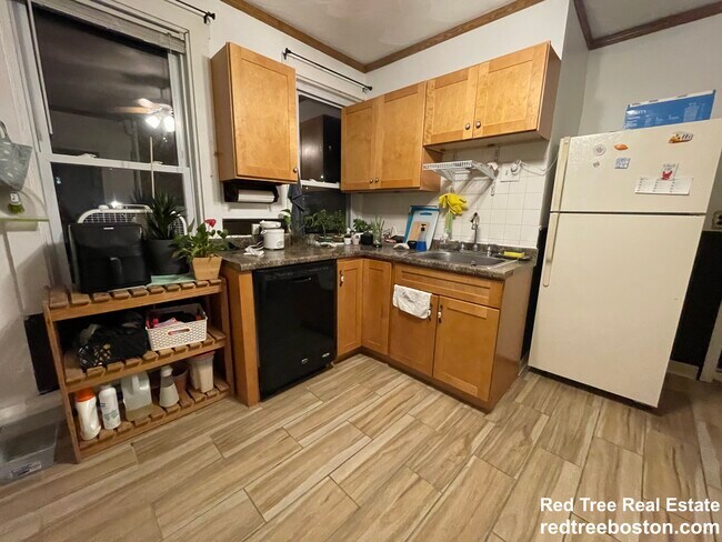 Photo - 205 Hillside St