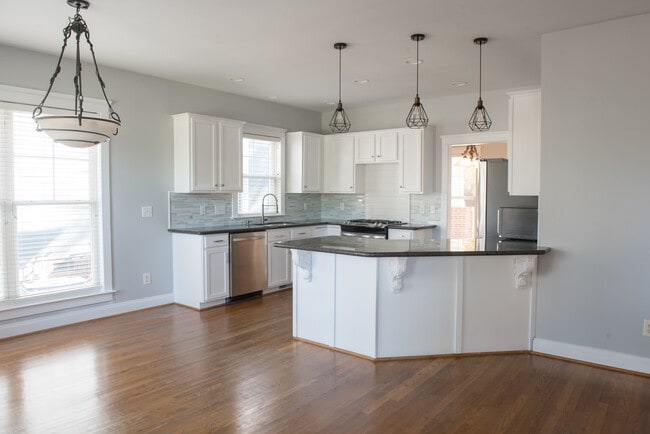 Photo - 16015 Kelly Park Cir