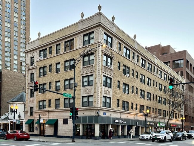 Building Photo - 1320 N Dearborn St Unit 213