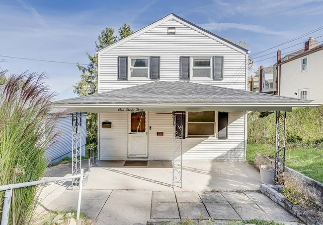 Pleasant front porch - 133 Hamburg St