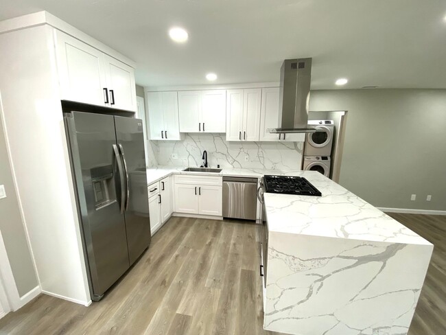 Building Photo - Brand New Remodeled 3Bed 2Bath Home With a Huge Backyard
