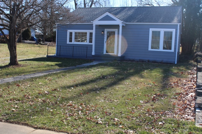 Photo - 621 Lamont St