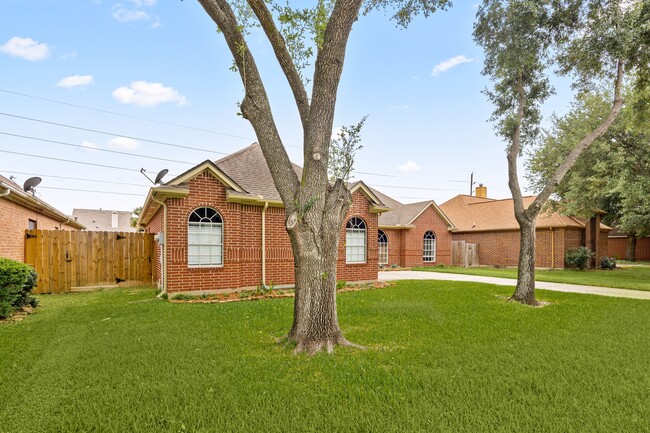 Photo - 10215 Hedge Way Dr