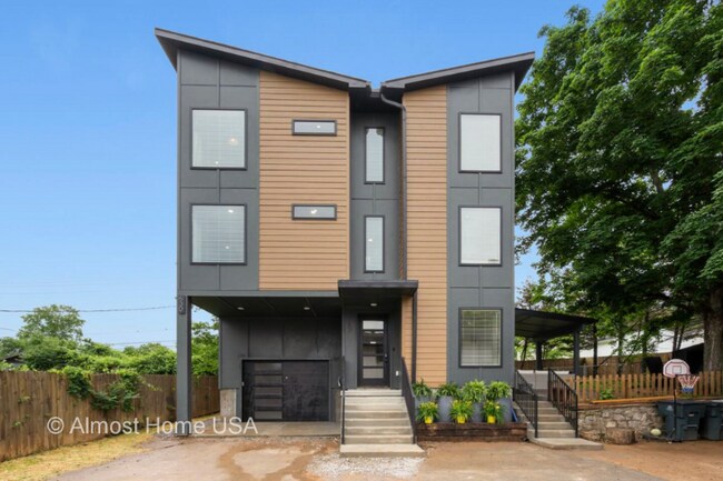 Photo - 530 Continental Dr