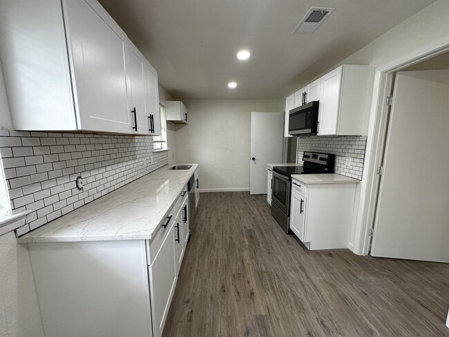 Photo - 1732 Americana Blvd