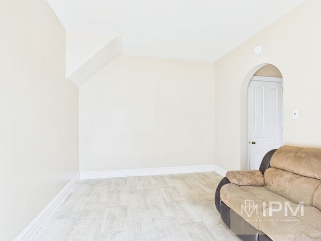 Photo - 515 W King St Unit 2nd Floor