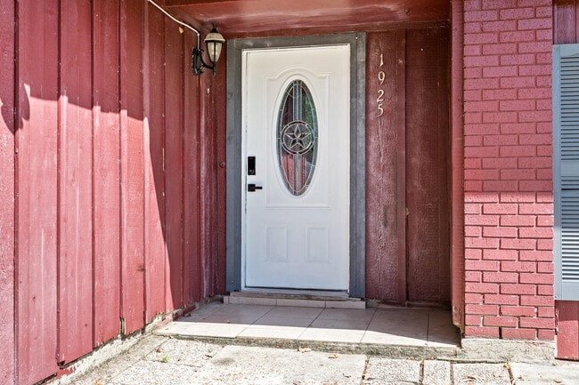 Photo - 1925 Wilson St