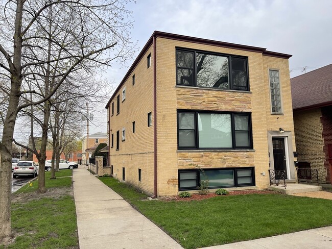 Photo - 5259 N Leamington Ave