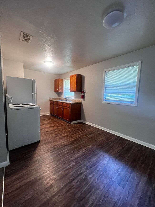 3515 Falcon Dr
