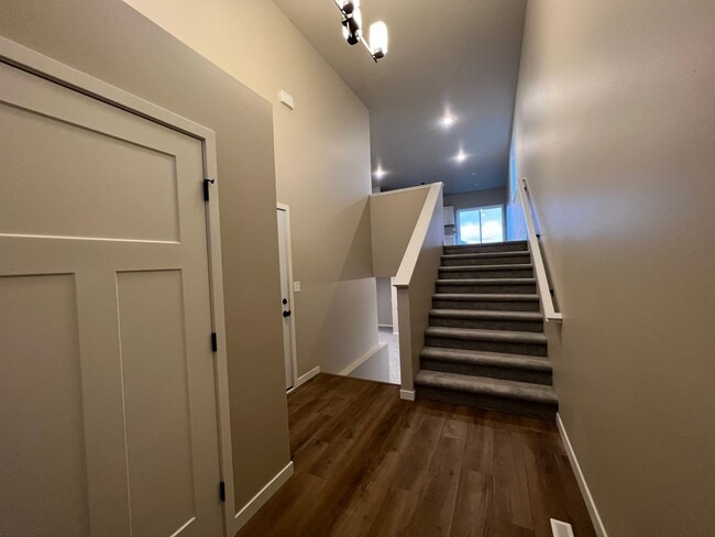 Photo - 3837 33rd St S