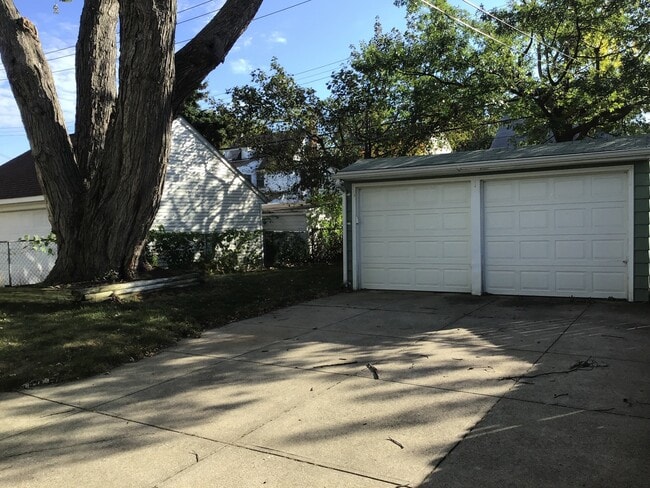 Photo - BEAUTIFUL 4 BEDROOM TUDOR STYLE HOME IN EUCLID