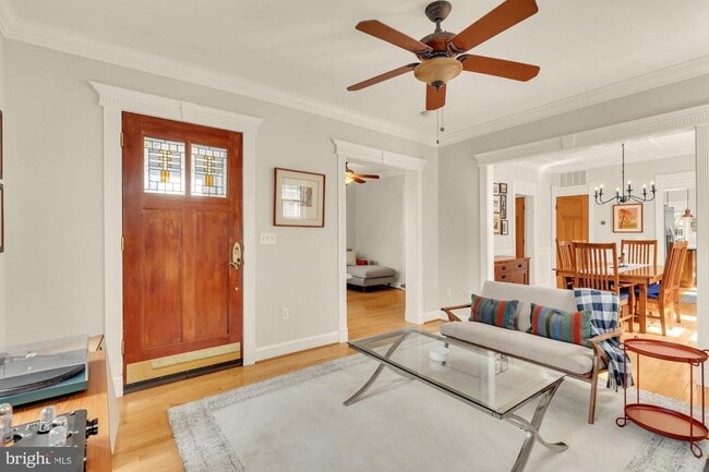 Photo - 821 Elder St NW