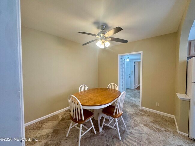 Photo - 2336 Herschel St