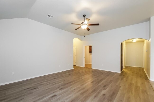 Photo - 1338 Selborne Pl