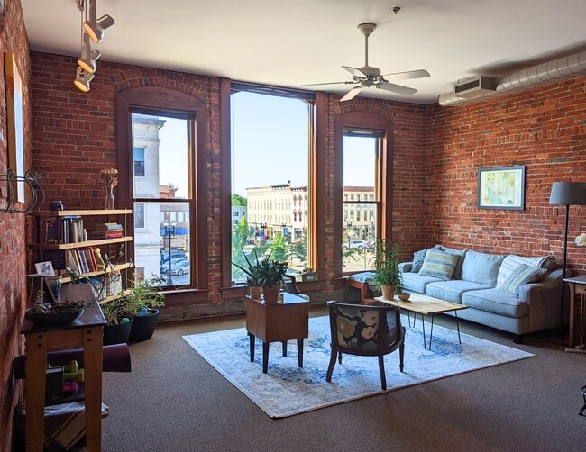 Unit 200 - 117 N Market St Unit 200