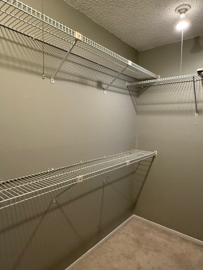 Building Photo - 7112 N Holiday Dr Unit 7112