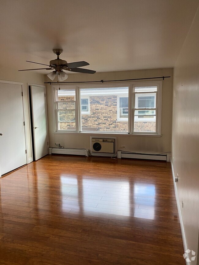 Building Photo - 4536 Park Ave Unit 2R Rental