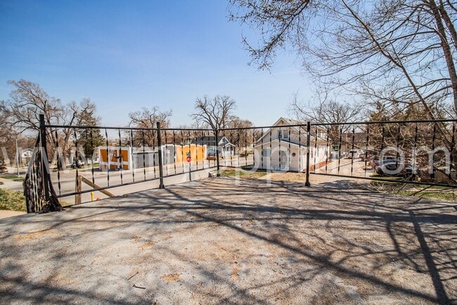 Photo - 2 Bed / 1 Bath House - 30th & Seward