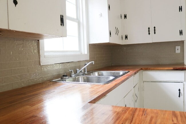 Photo - 1657 Midway Ave