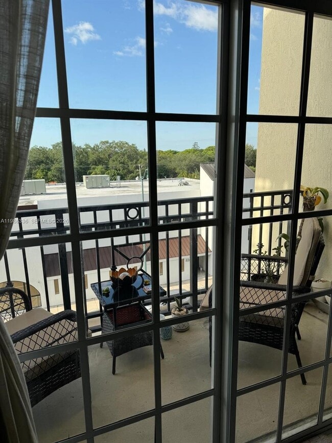 Building Photo - 5271 SW 8th St Unit 405