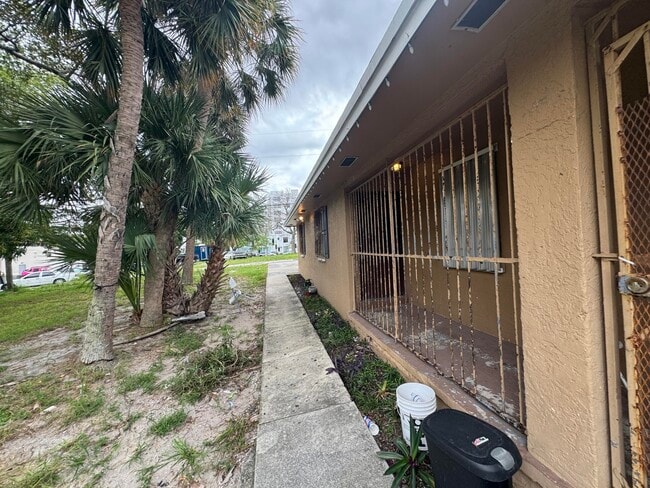 Building Photo - 612 4th St Rental