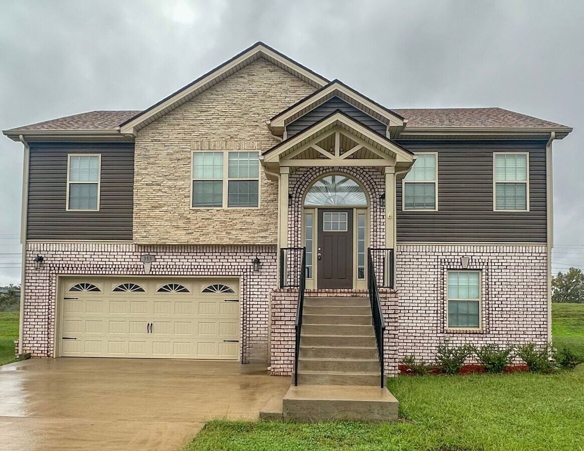 Coming Soon! Split Foyer off Exit 1! - Coming Soon! Split Foyer off Exit 1!