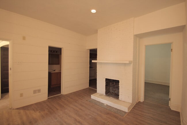 Building Photo - 419 Peebles St Unit 1