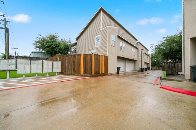 Photo - 5303 Avenue J